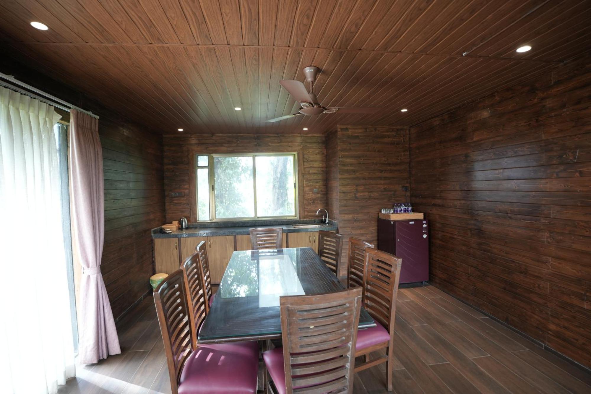 Lotus Farms Resort, Mahableshwar มหาบาเลชวาร์ ภายนอก รูปภาพ